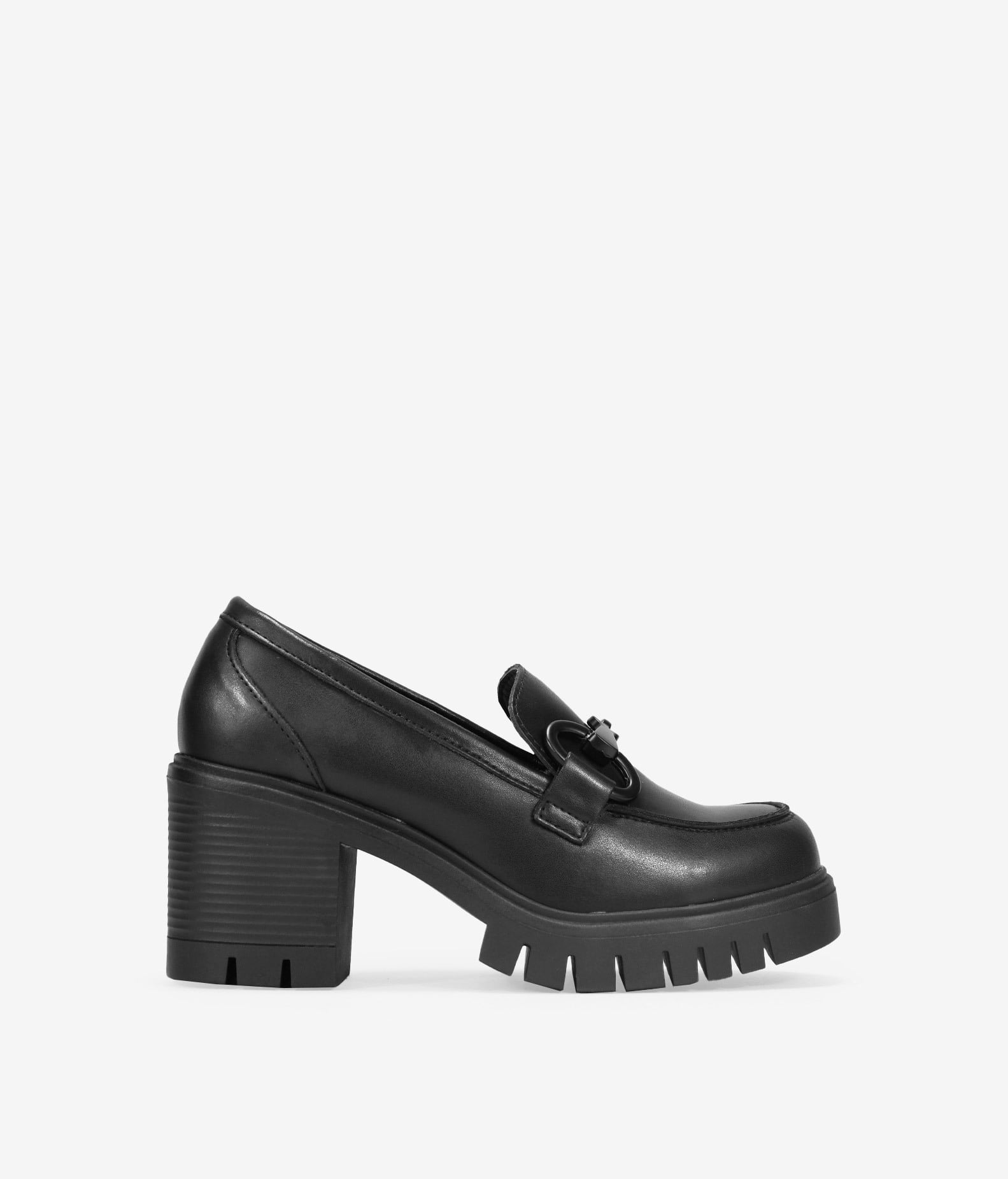 Mocasines negros en piel con tacón dentado