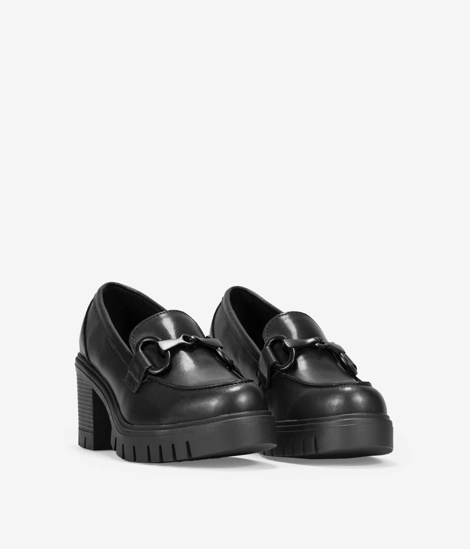 Mocasines negros en piel con tacón dentado