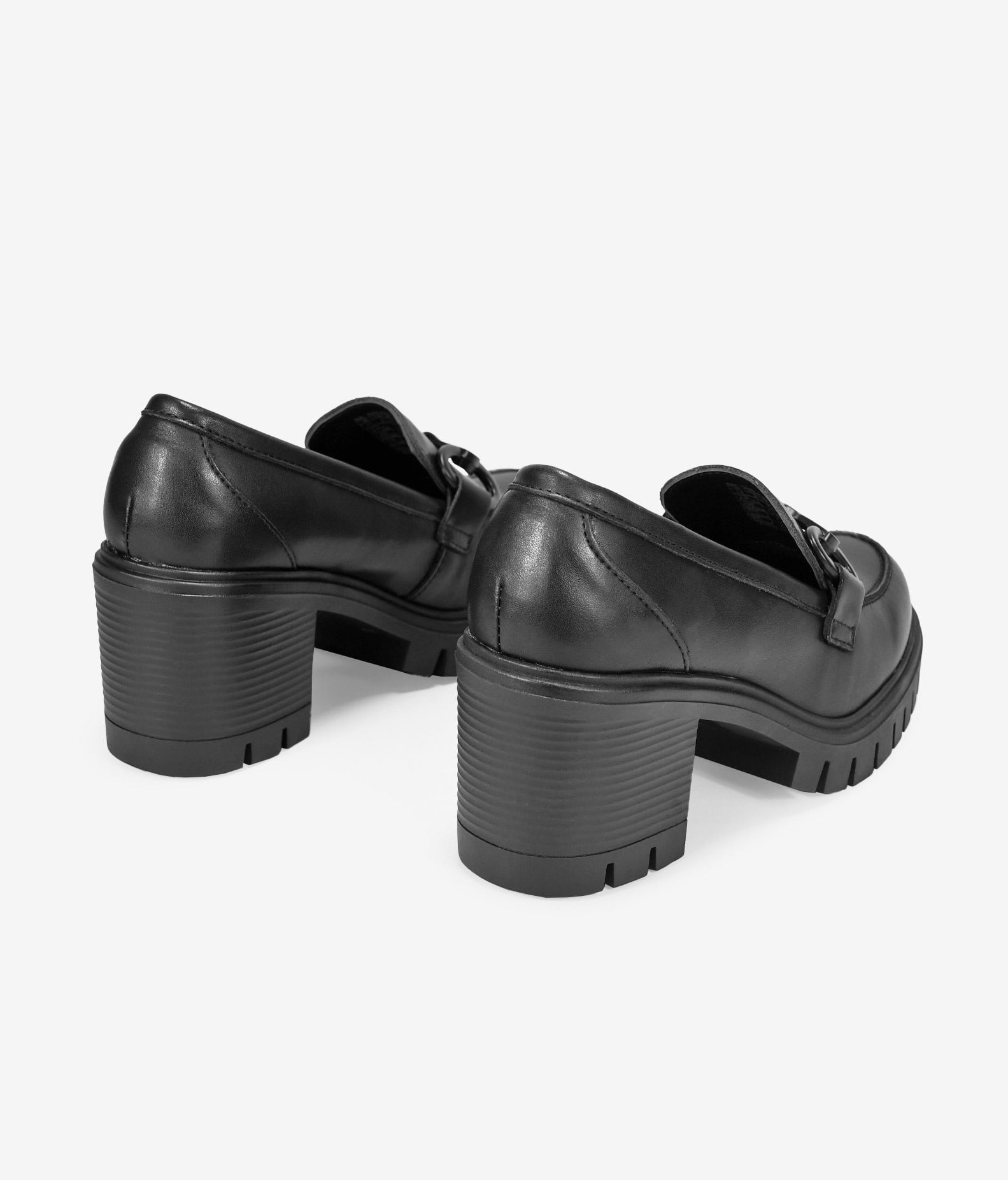 Mocasines negros en piel con tacón dentado