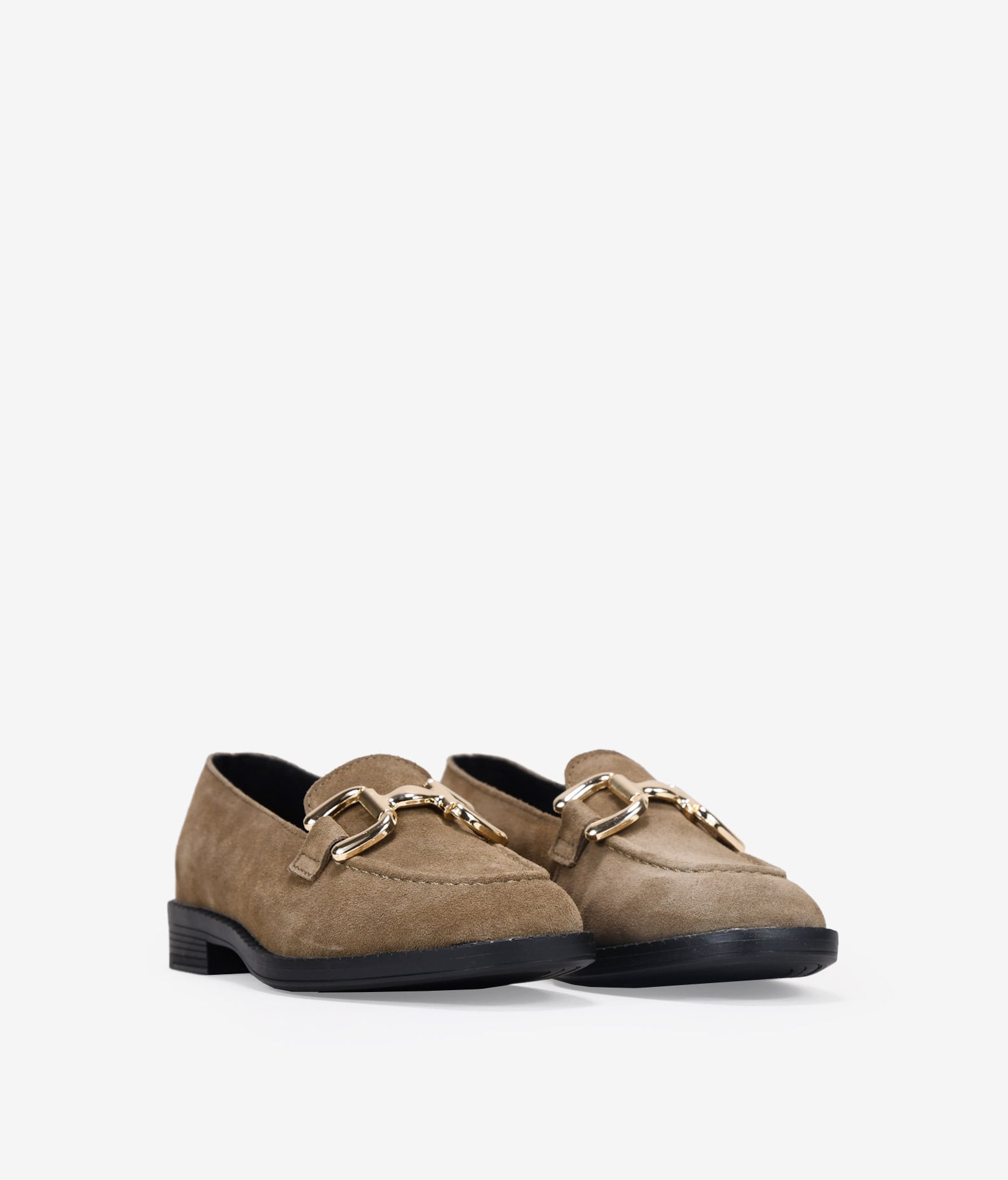 Mocasines planos taupe en piel con detalle metálico