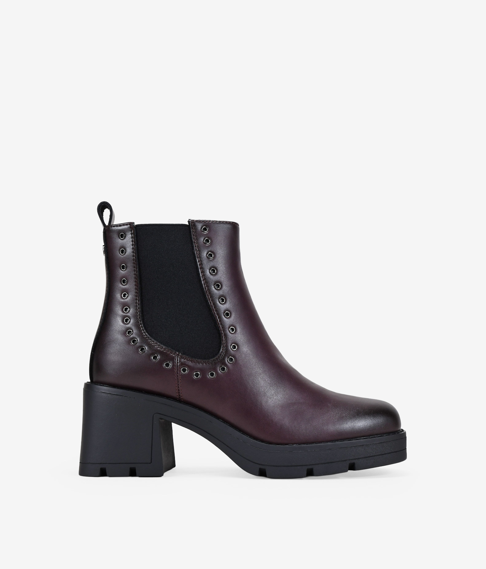Botines chelsea burdeos con tachas