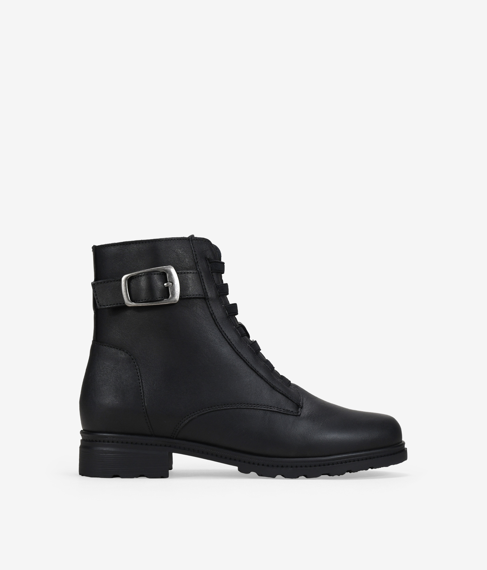 Botines con cordones negros en piel 