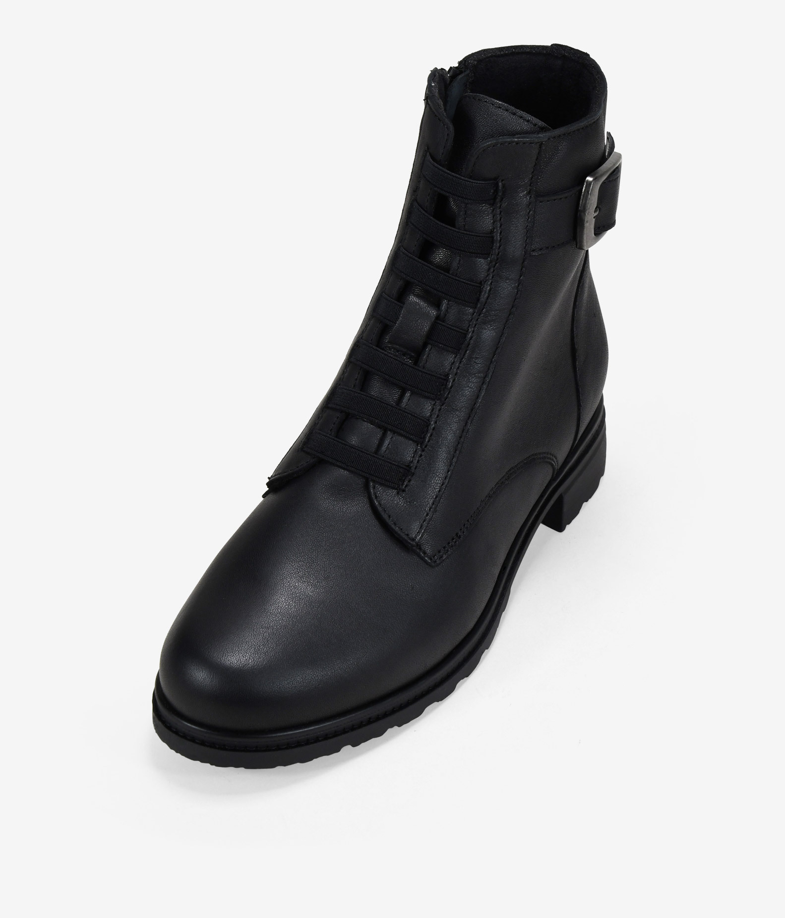 Botines con cordones negros en piel 
