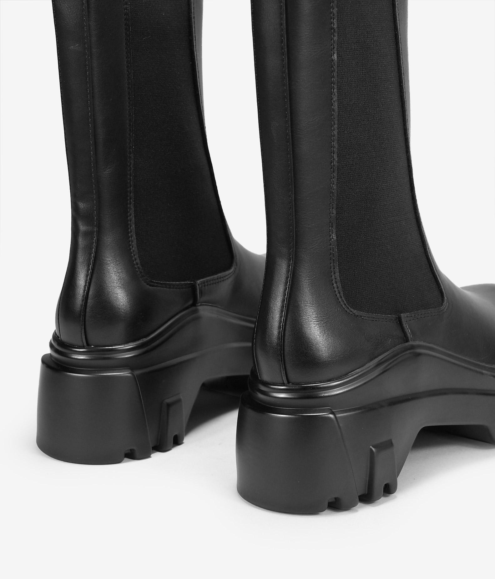 Botas chelsea negras con plataforma