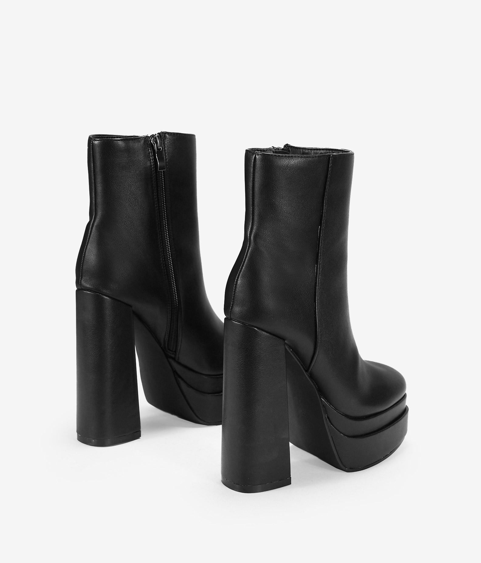 Botines negros tacón XXL y doble plataforma 