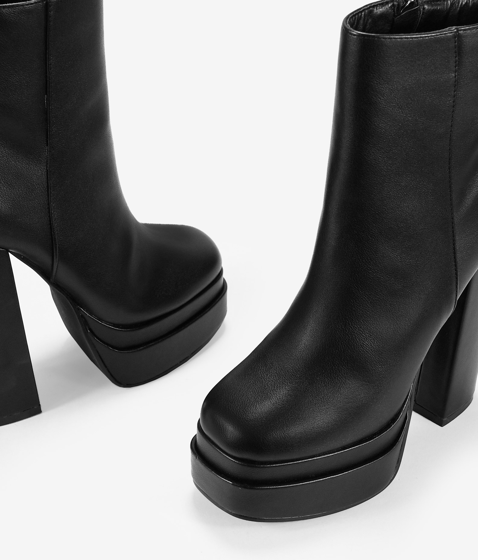Botines negros tacón XXL y doble plataforma 