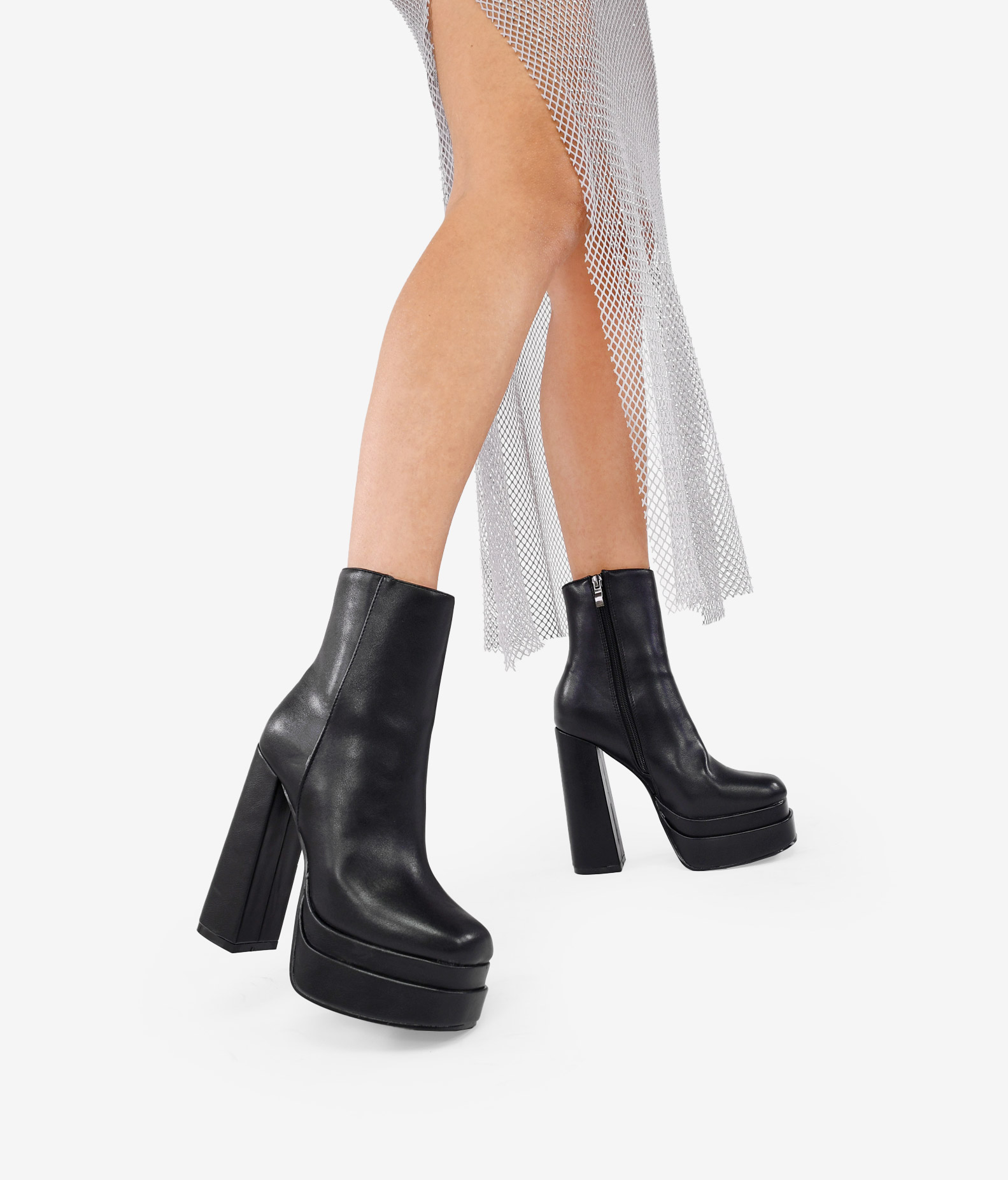 Botines negros tacón XXL y doble plataforma 