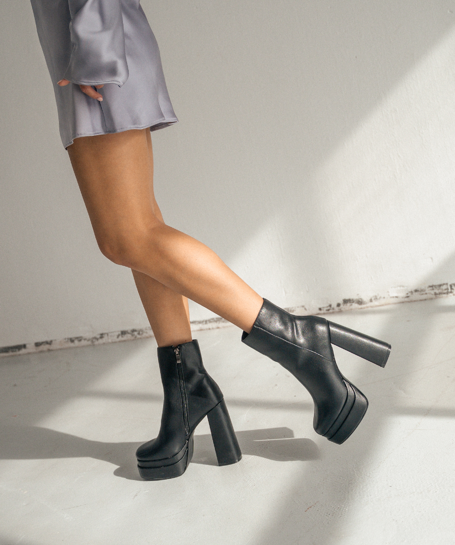 Botines negros tacón XXL y doble plataforma 