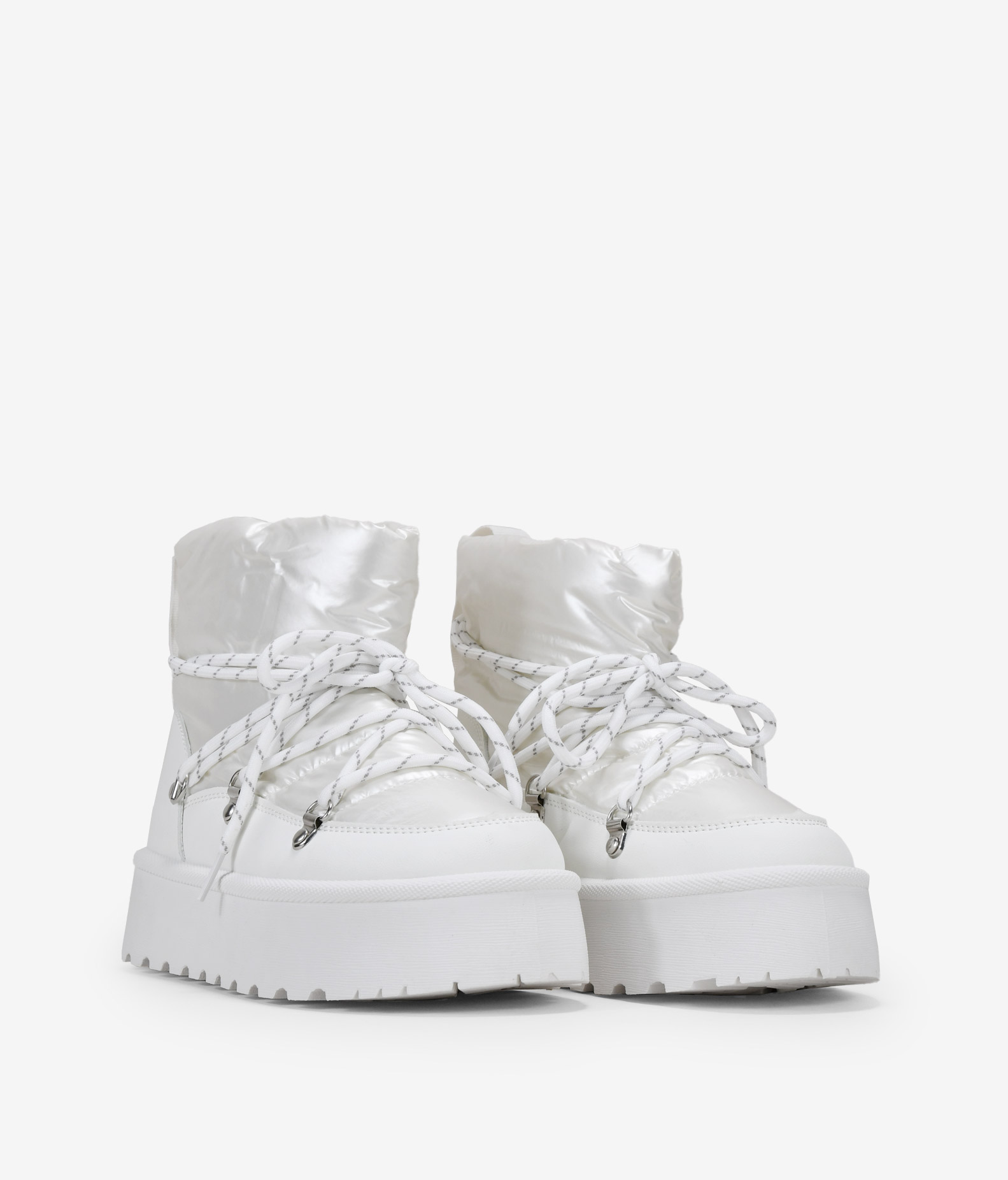 Botas de invierno blancas con plataforma y cordones