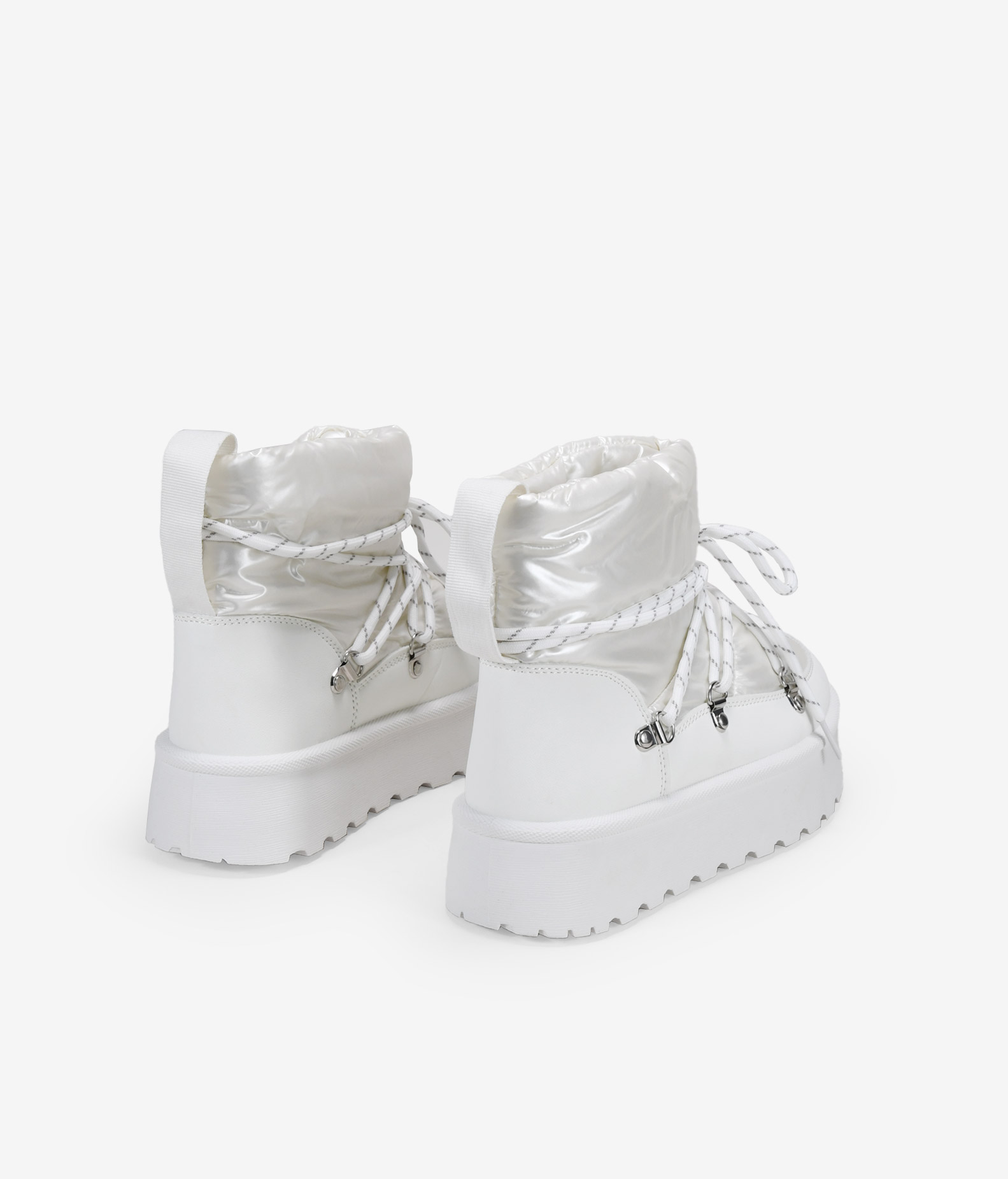 Botas de invierno blancas con plataforma y cordones
