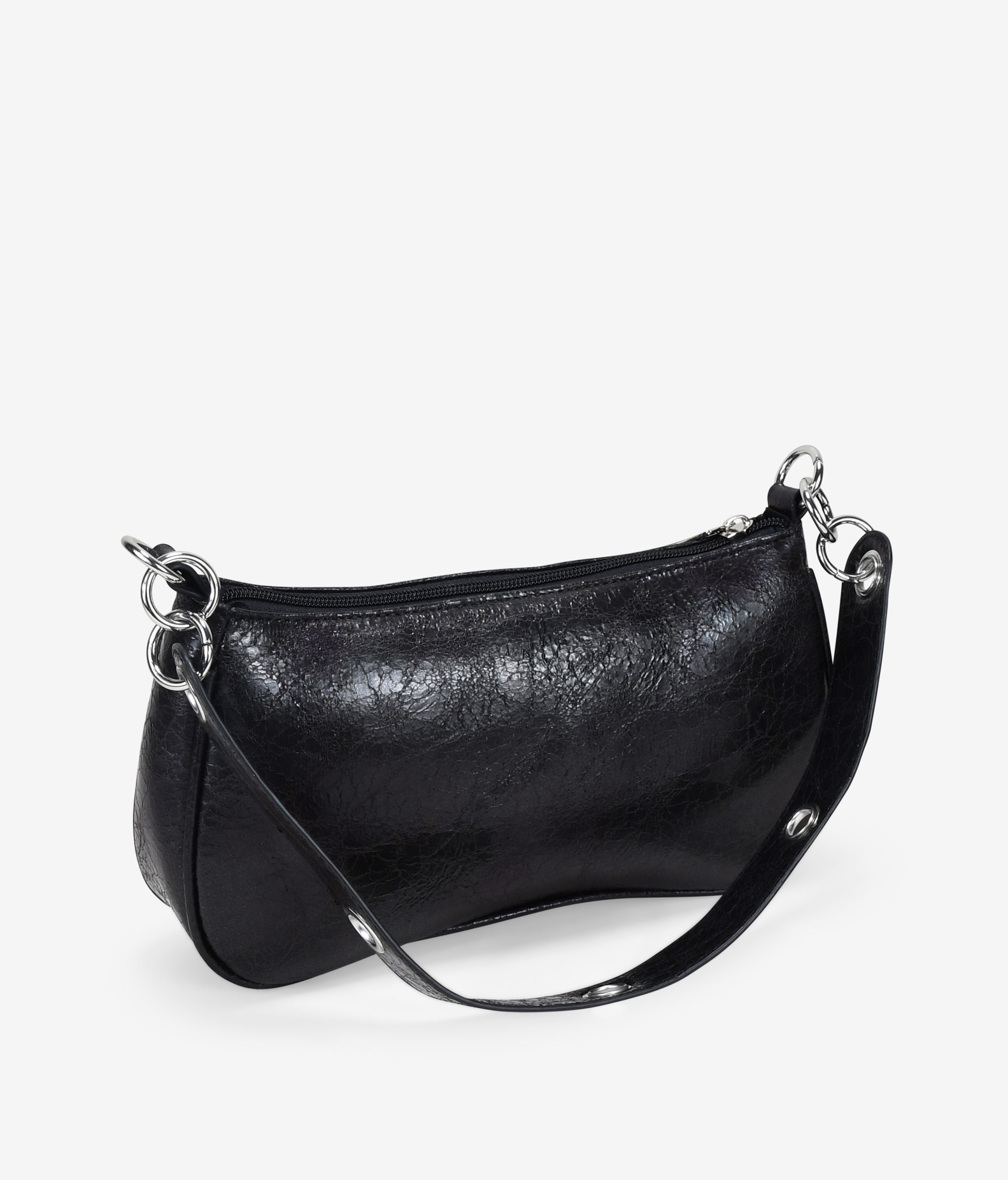 Bolso de hombro negro con argollas en el asa