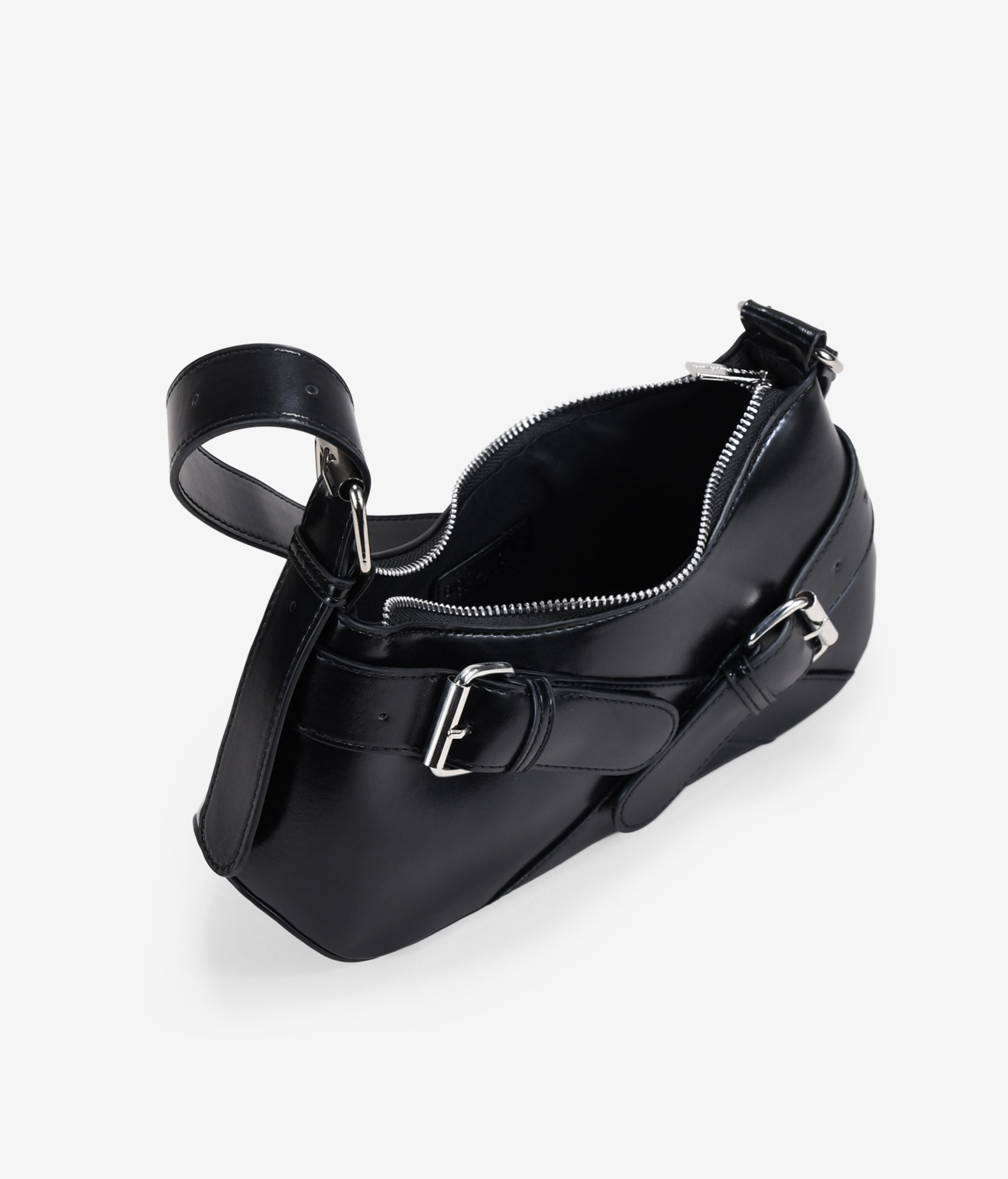 Bolso de hombro negro con cinturones