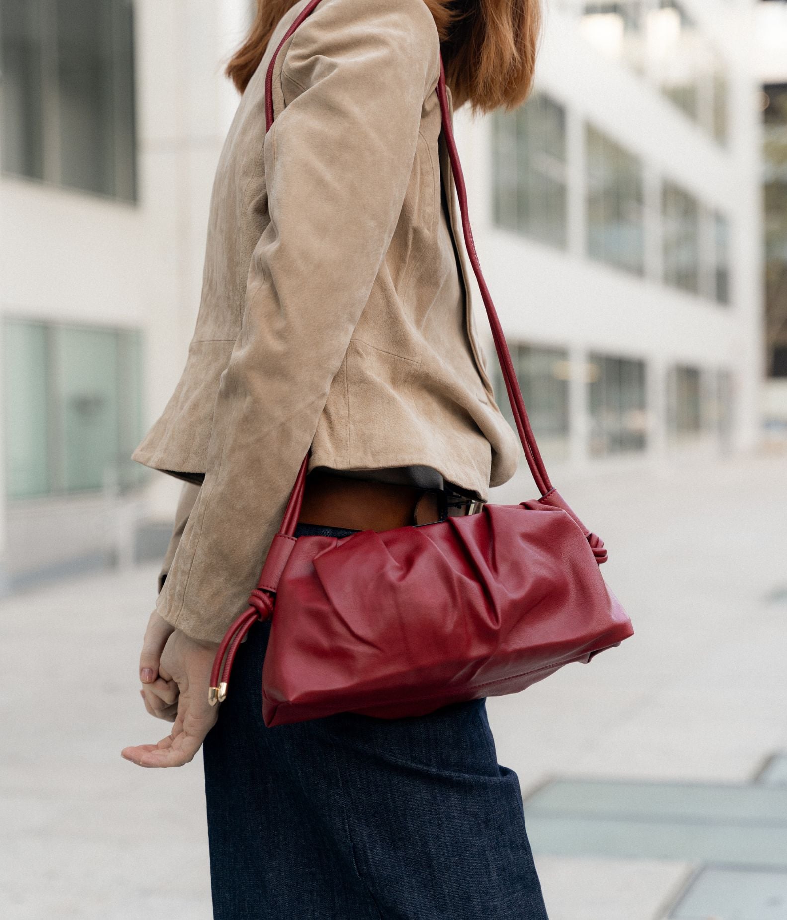 Bolso bandolera rojo con fruncido