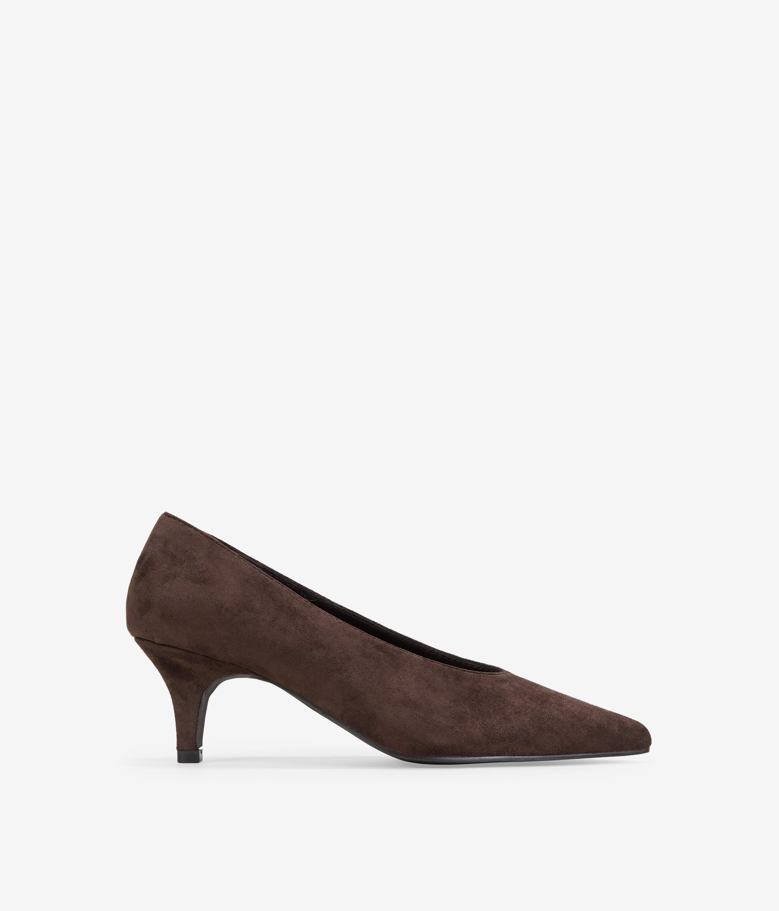 Zapatos de tacón marrones con punta