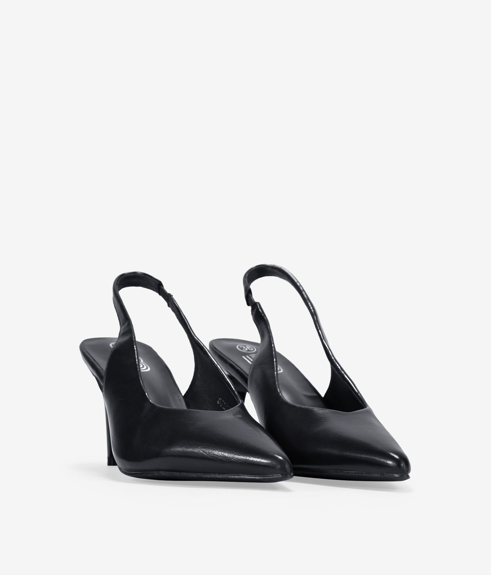 Zapatos de tacón negros con punta
