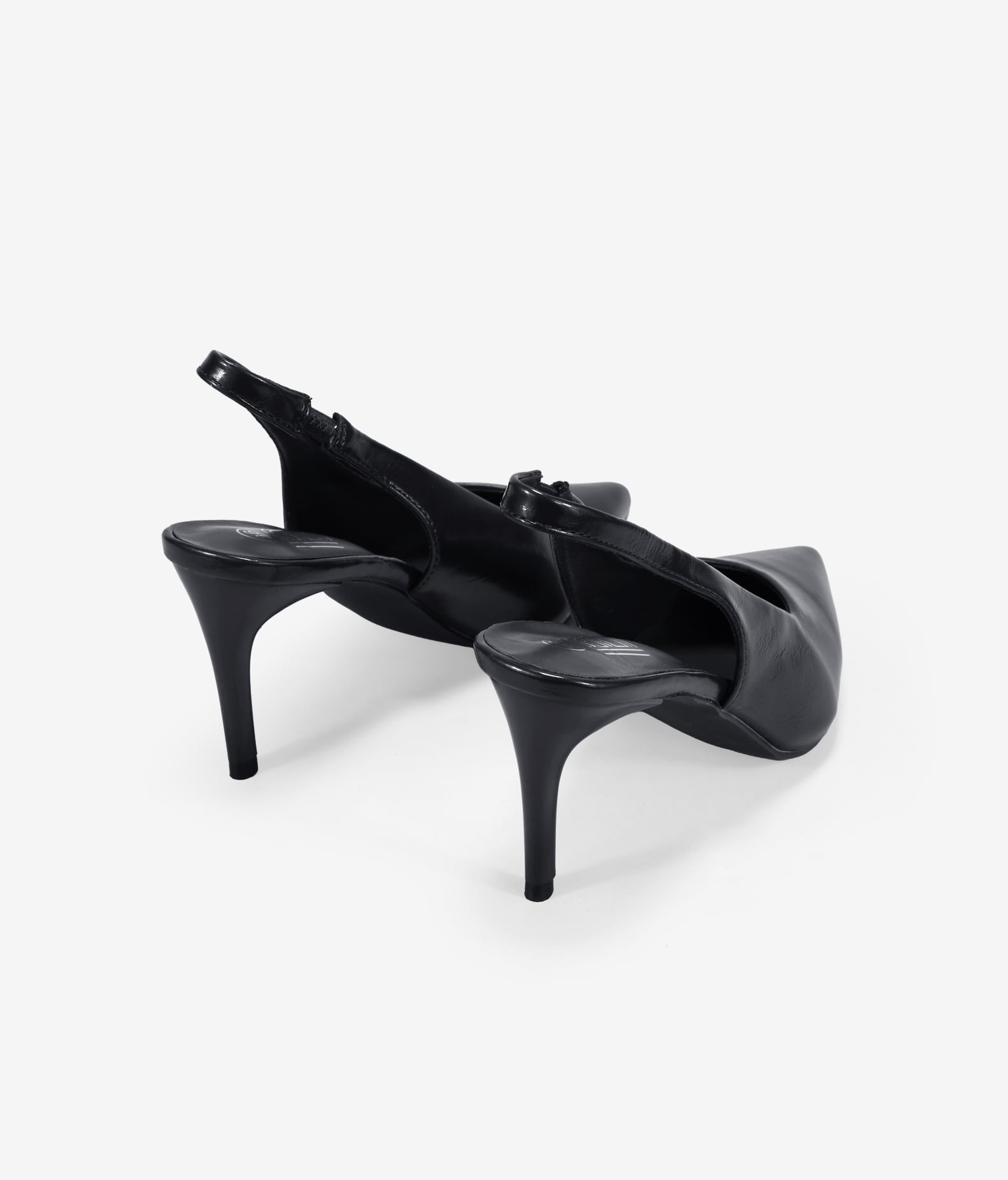 Zapatos de tacón negros con punta