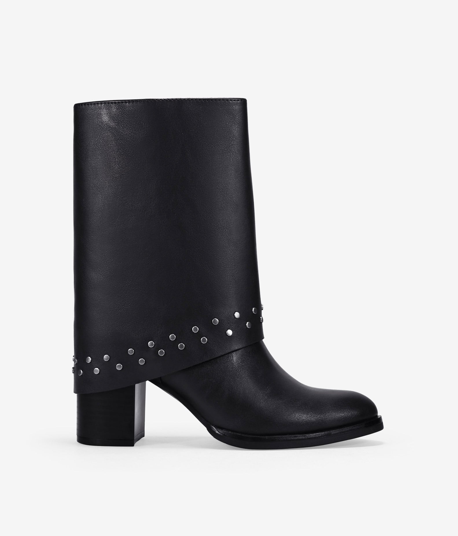 Botas de tacón negras con polaina y tachas