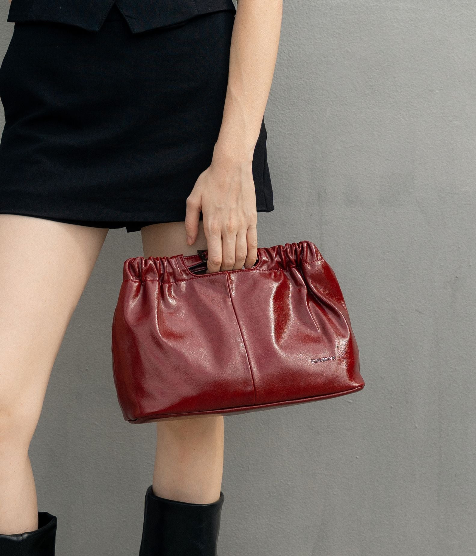 Bolso de mano burdeos efecto brillante