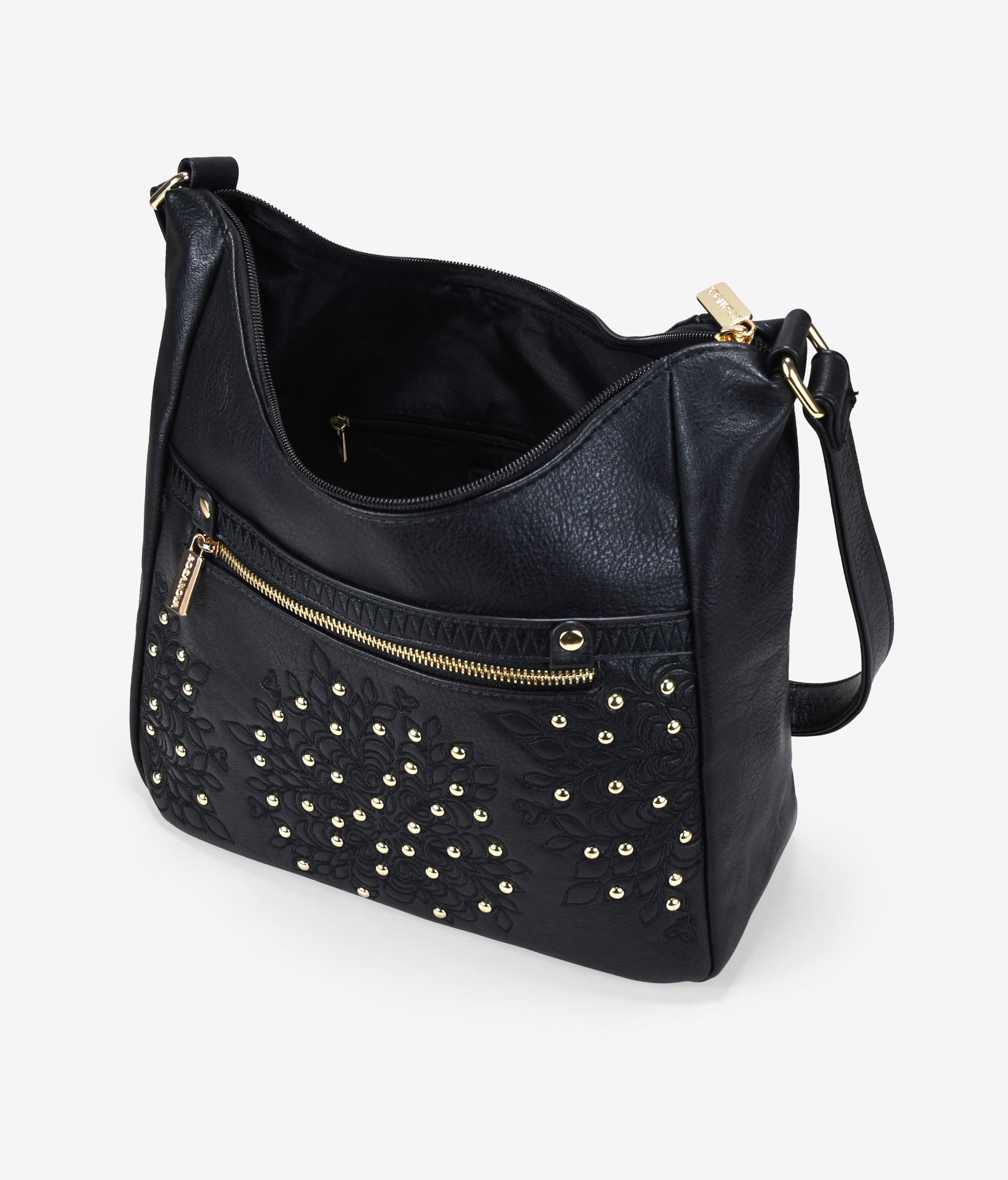 Bolso bandolera negro con cosidos y tachuelas 