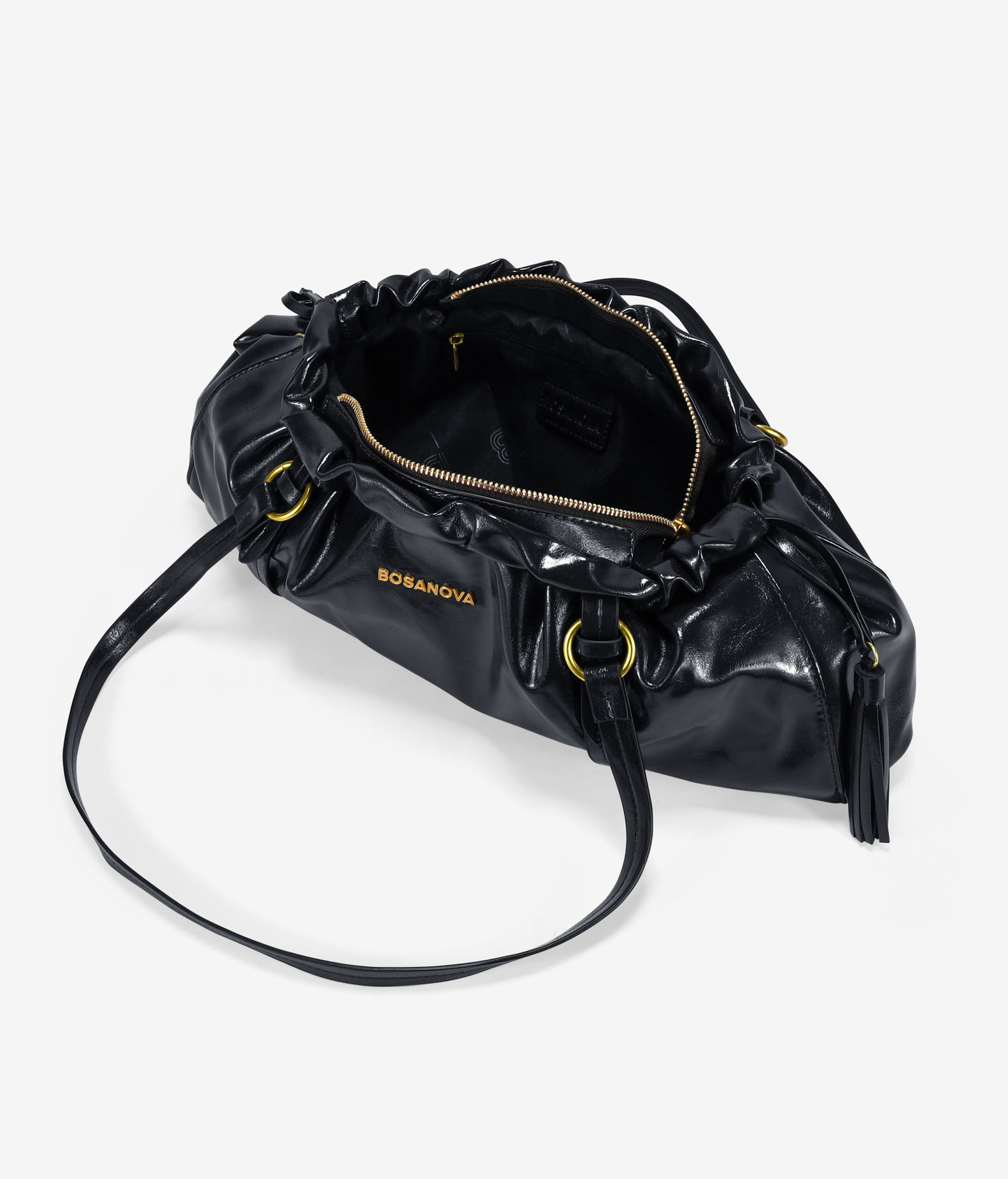 Bolso de hombro negro alargado y fruncido