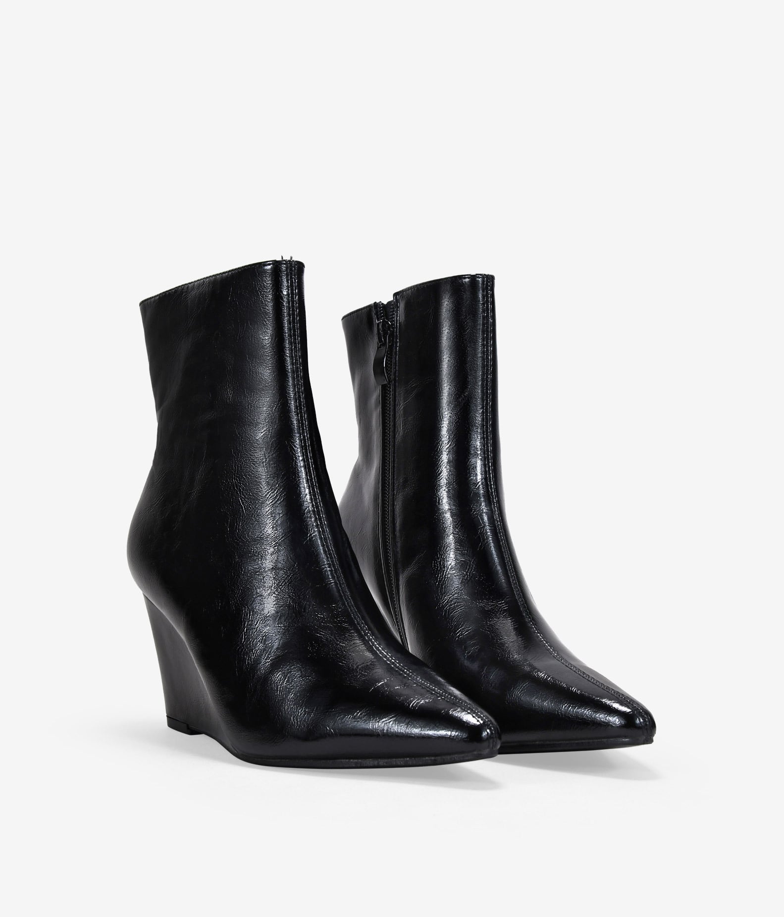Botines de cuña negros con punta