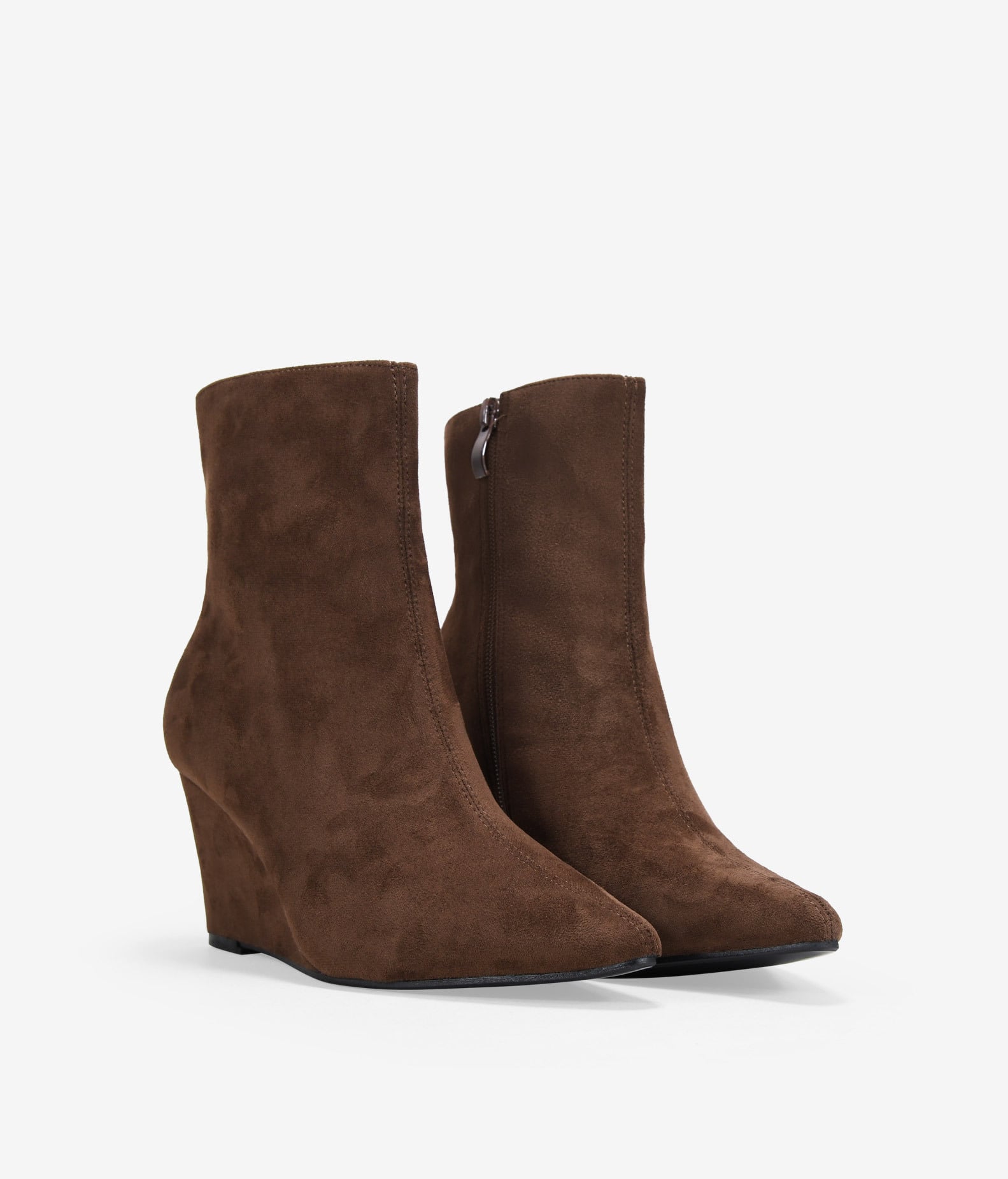 Botines de cuña marrones con punta
