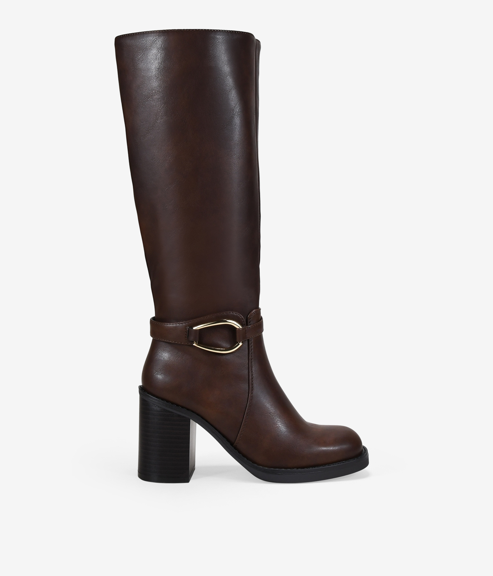 Botas altas marrones con tacón y hebilla