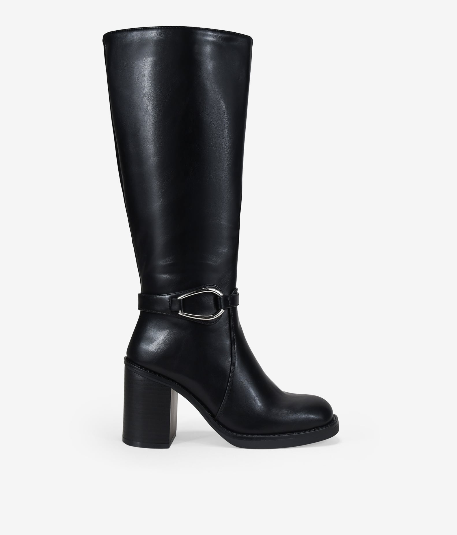 Botas altas negras con tacón y hebilla
