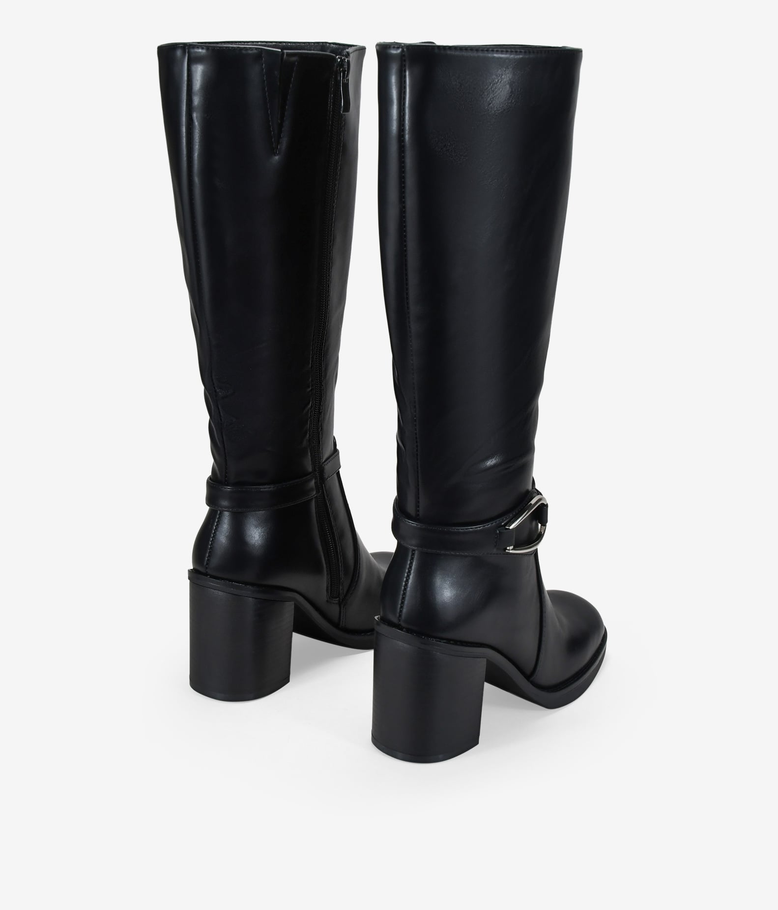 Botas altas negras con tacón y hebilla