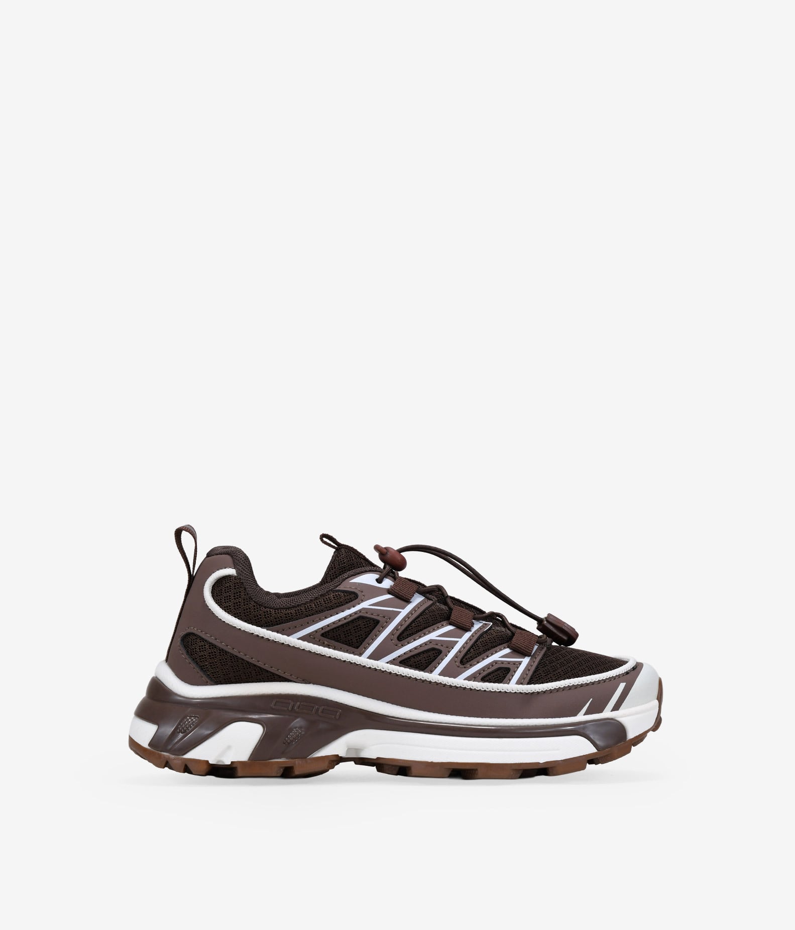 Zapatillas deportivas marrones con cordones ajustables