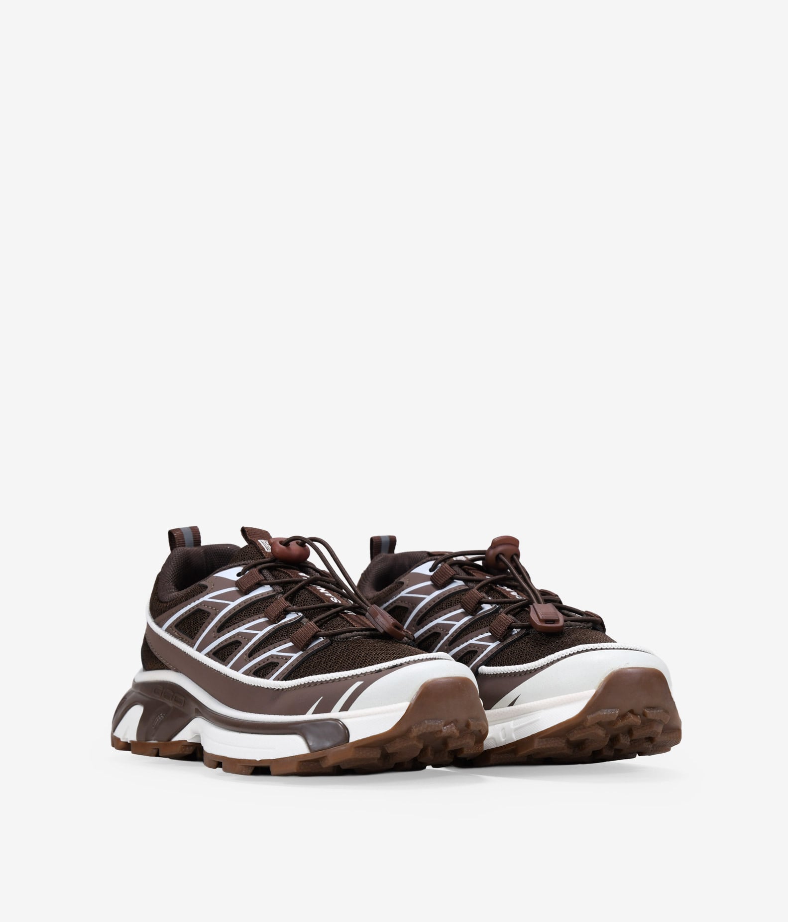 Zapatillas deportivas marrones con cordones ajustables