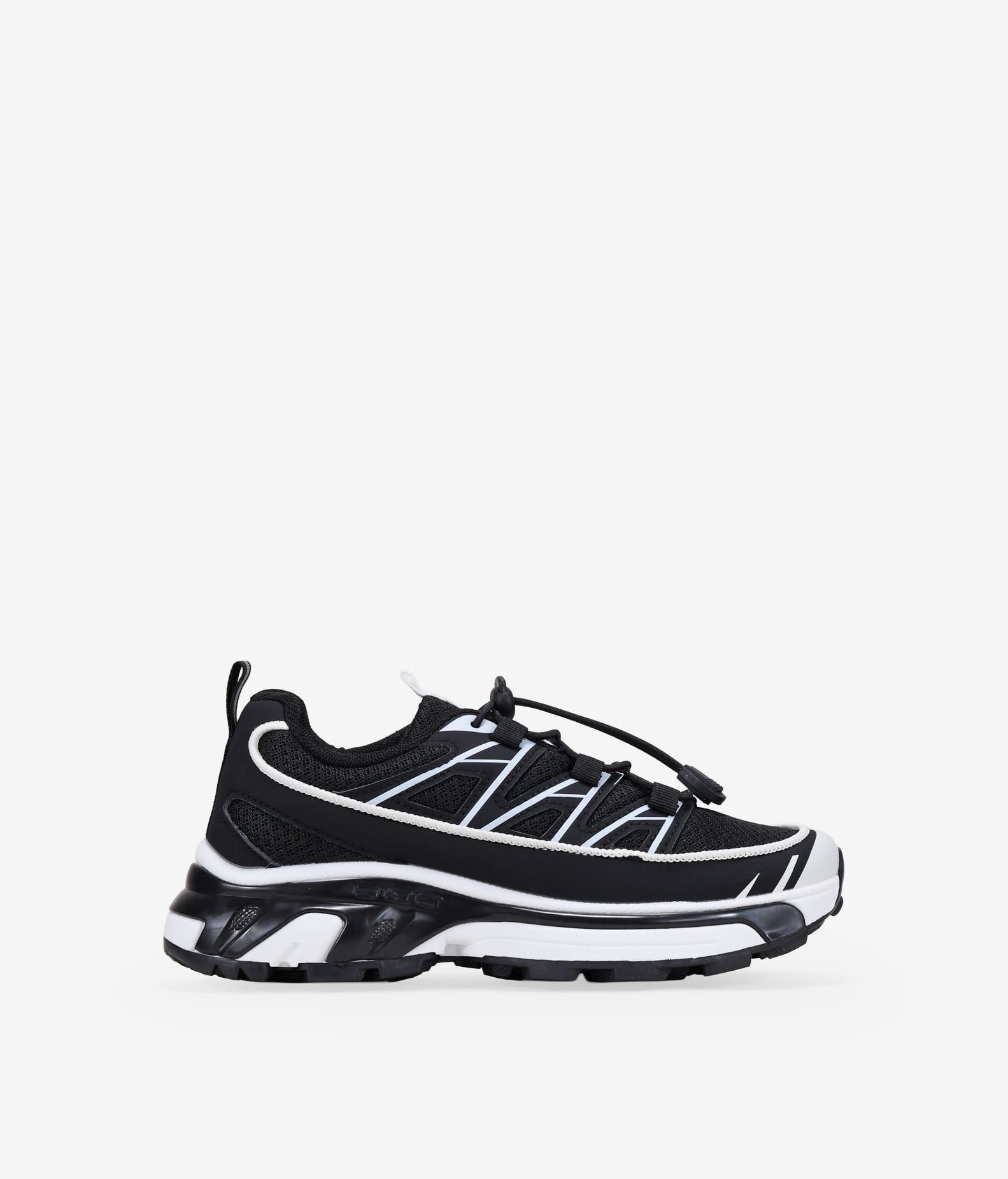 Zapatillas deportivas negras con cordones ajustables