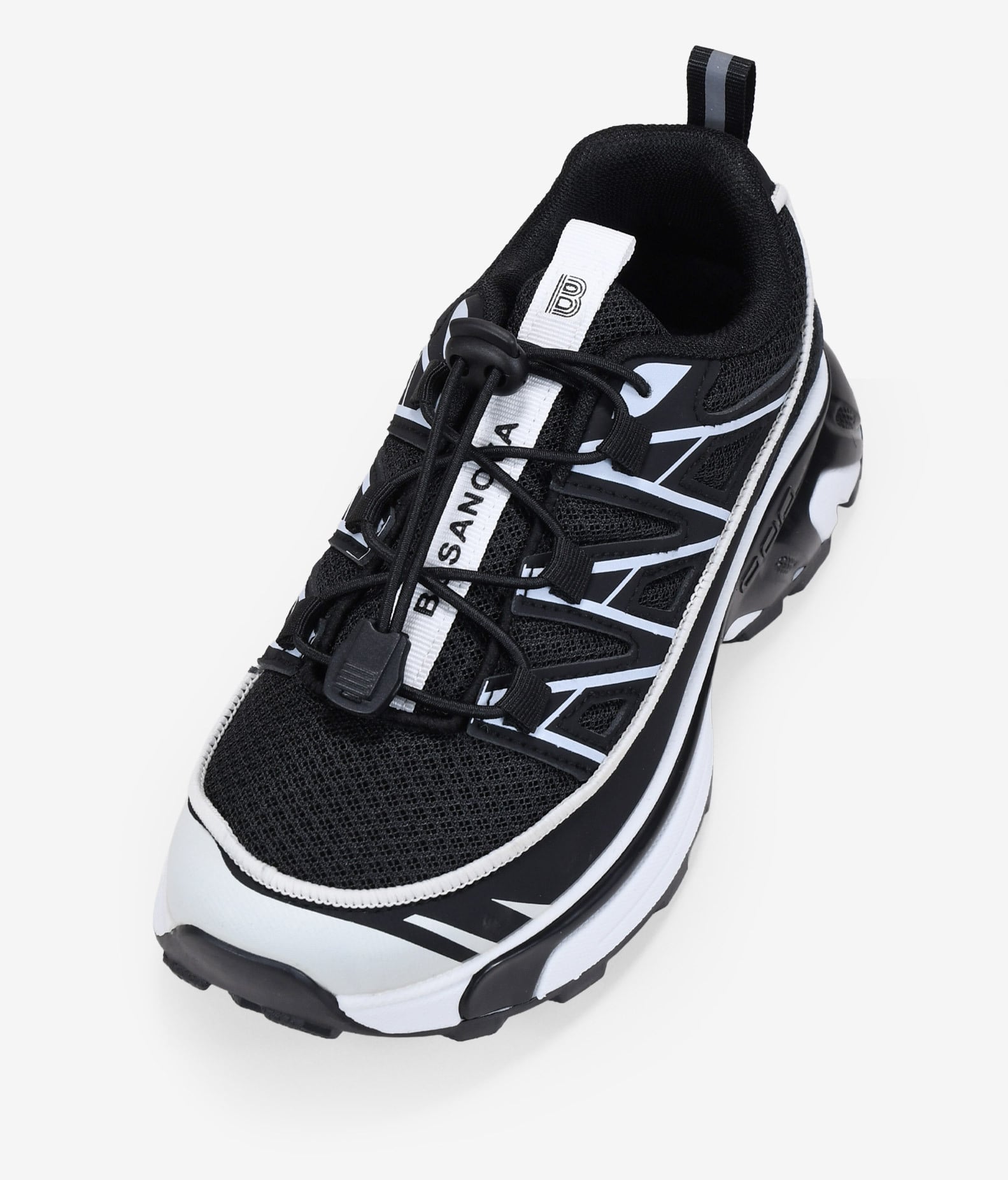 Zapatillas deportivas negras con cordones ajustables