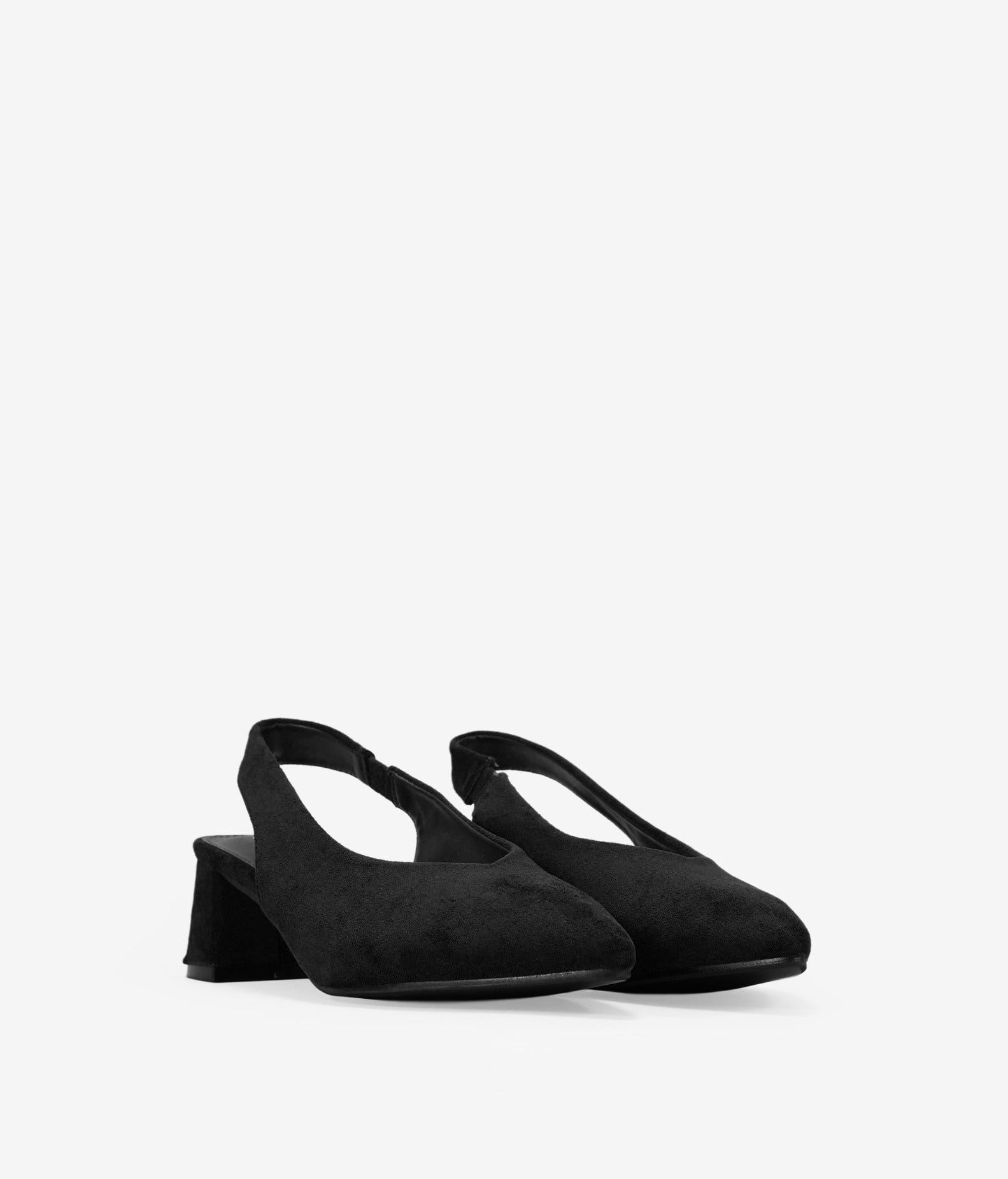 Zapatos de tacón negros destalonados con punta