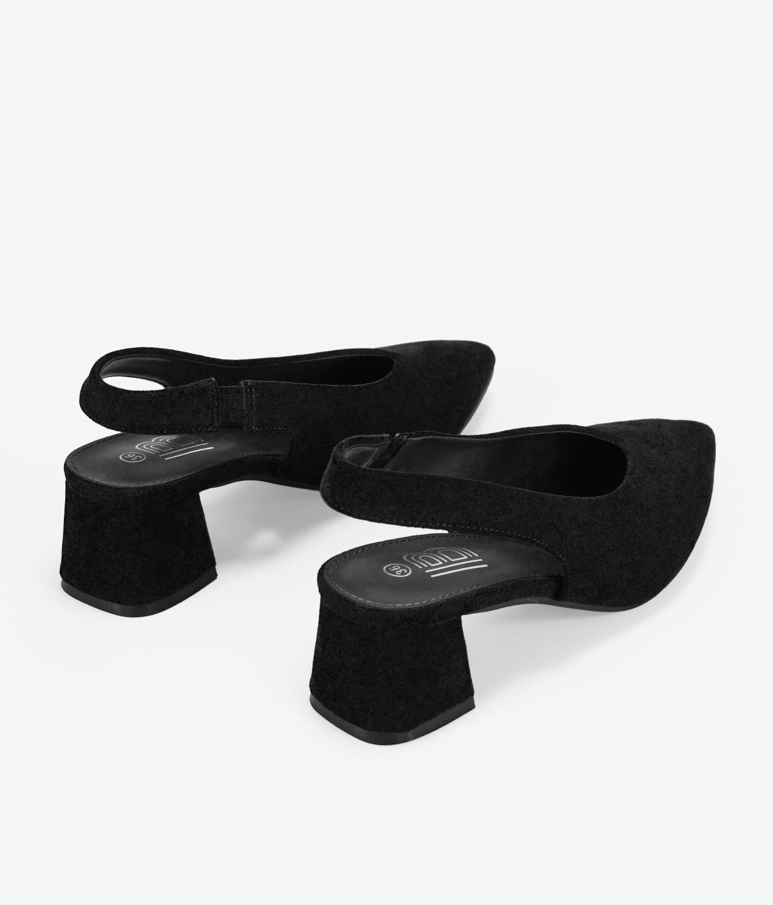 Zapatos de tacón negros destalonados con punta