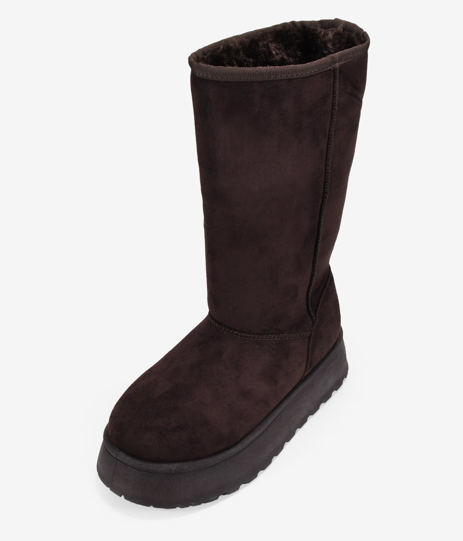 Botas altas marrones de invierno con plataforma
