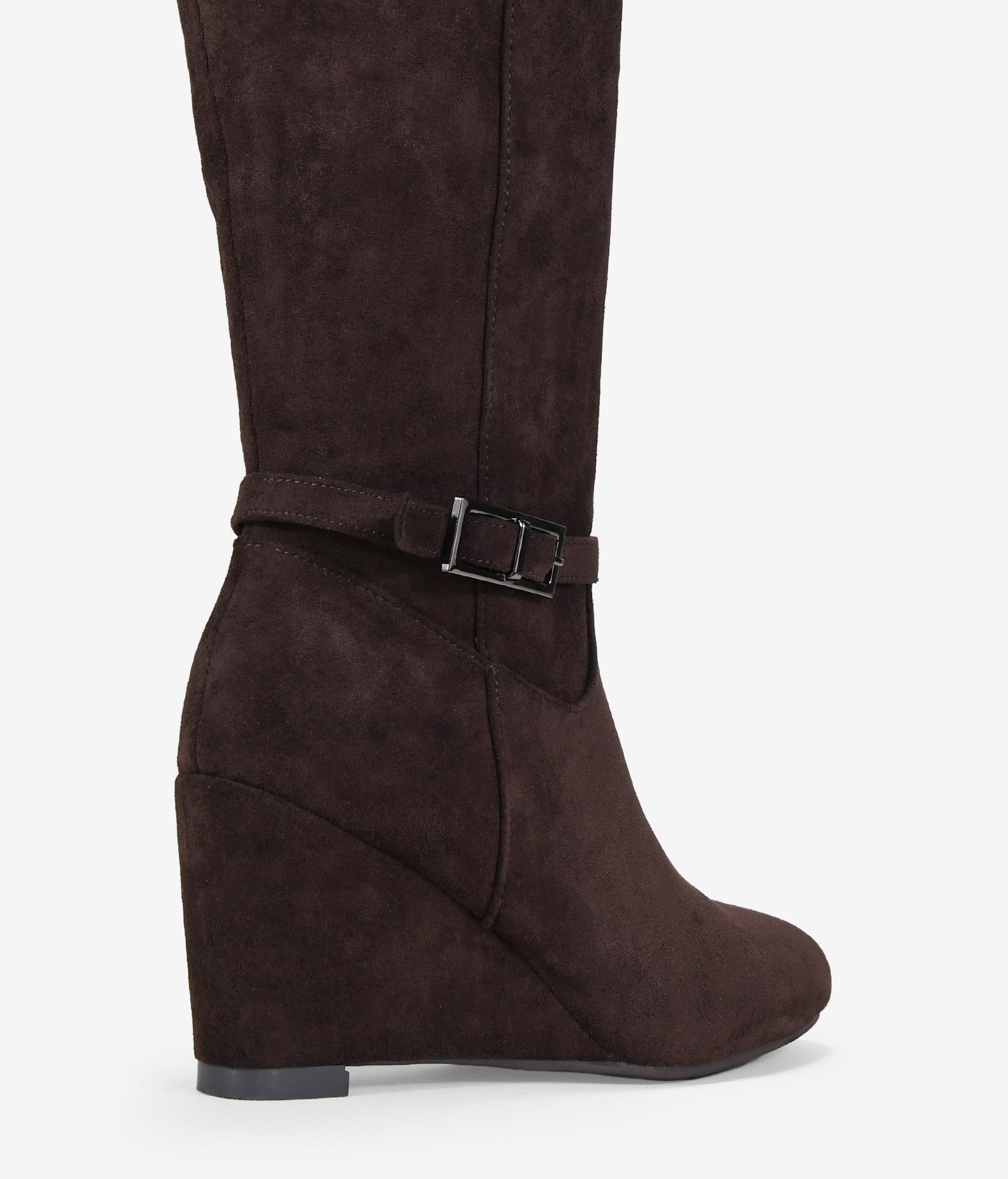 Botas altas marrones de cuña con hebilla