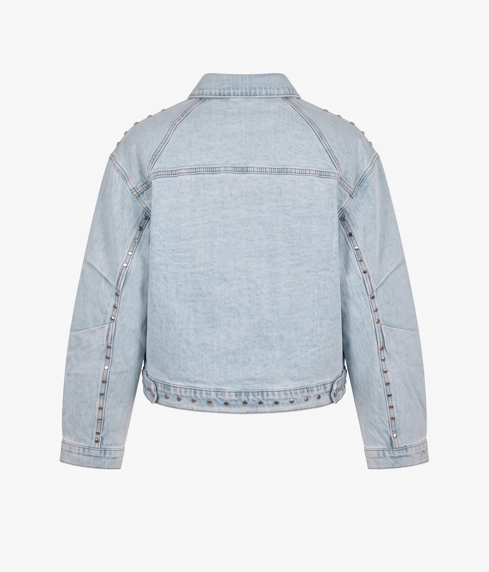 Chaqueta vaquera azul con tachuelas