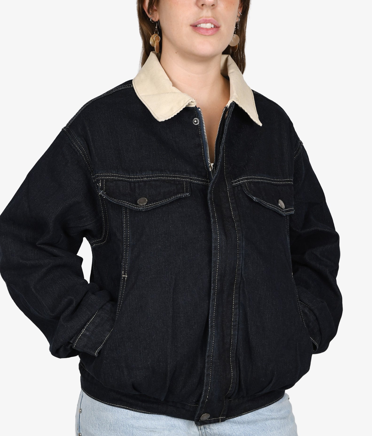 Chaqueta tejana azul con cuello de pana