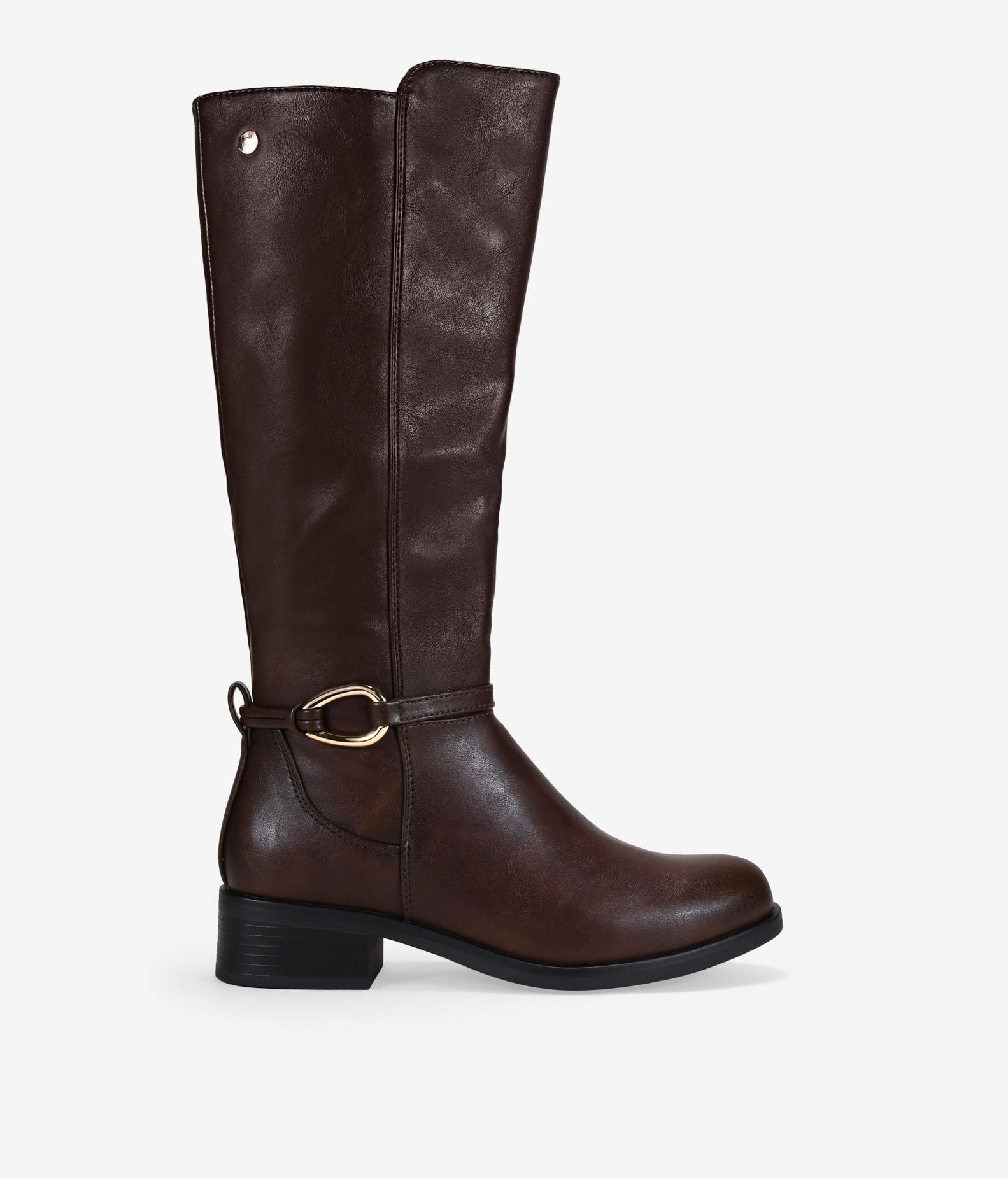 Botas altas marrones planas con aplique de metal