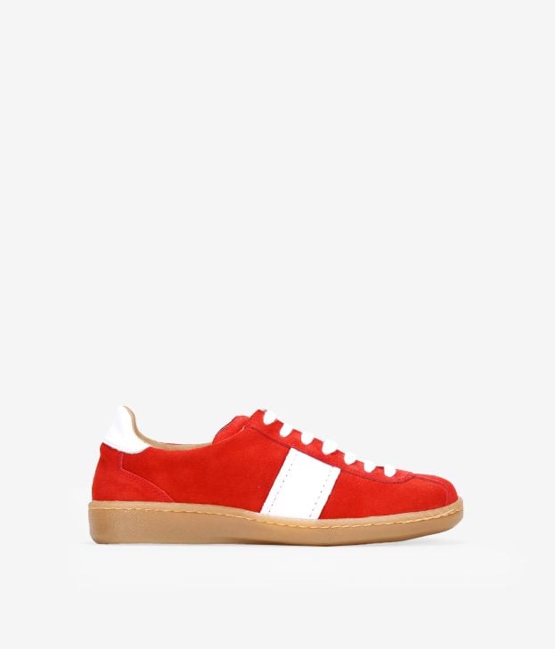 Sneakers in pelle rossa con suola color caramello