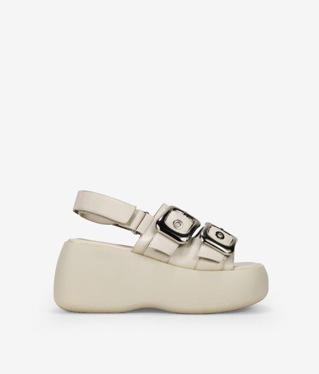 Beige sandals with buckles