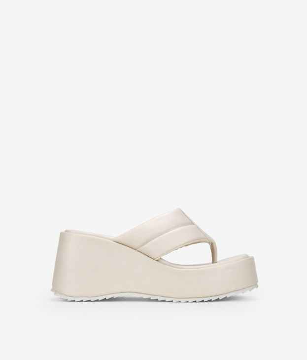 Sandalias beige de dedo con plataforma