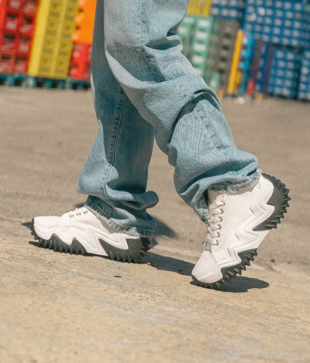 Zapatillas de tela blancas con plataforma y suela dentada - Imagen 6