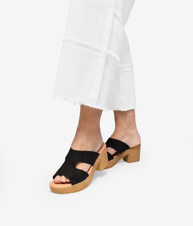 Sandalias de piel negras con tacón efecto esparto