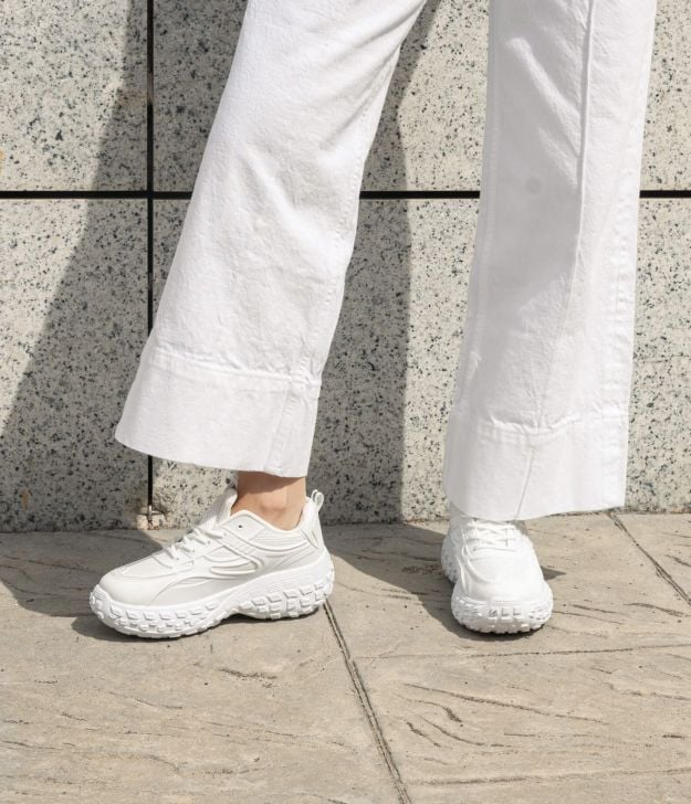 Zapatillas con plataforma blancas estilo deportivo