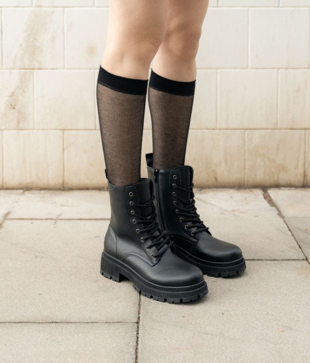 Botines militares negros con cordones y cremallera - Imagen 1