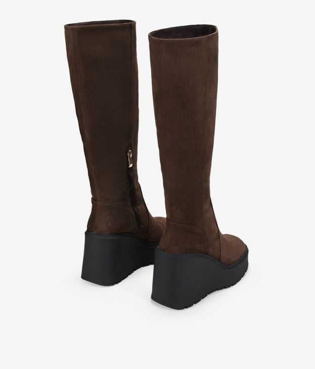 Botas altas marrones en ante con cuña - Imagen 3