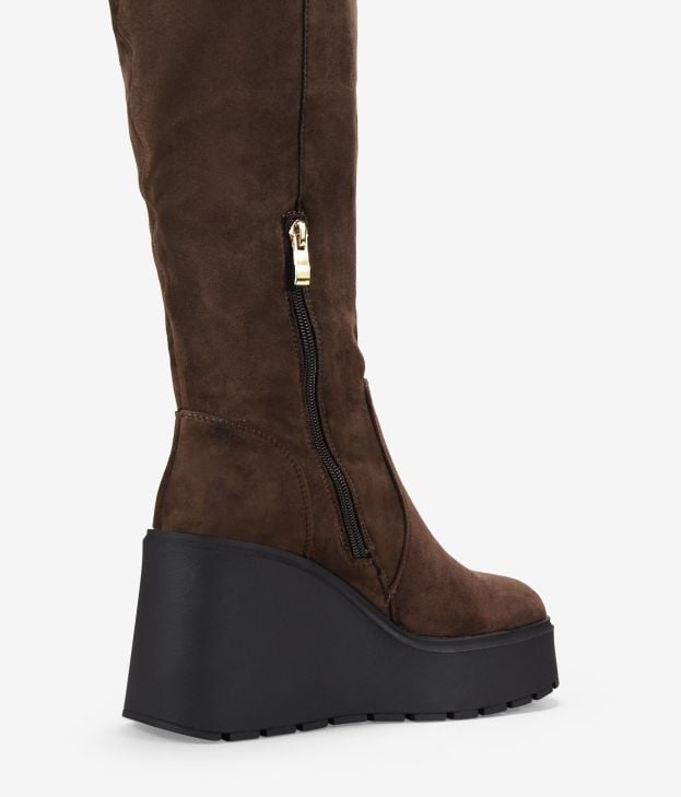 Botas altas marrones en ante con cuña - Imagen 5