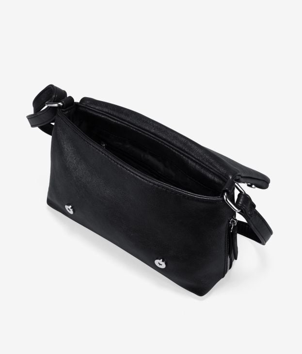 Bolso bandolera negro con solapa y tachuelas - Imagen 4
